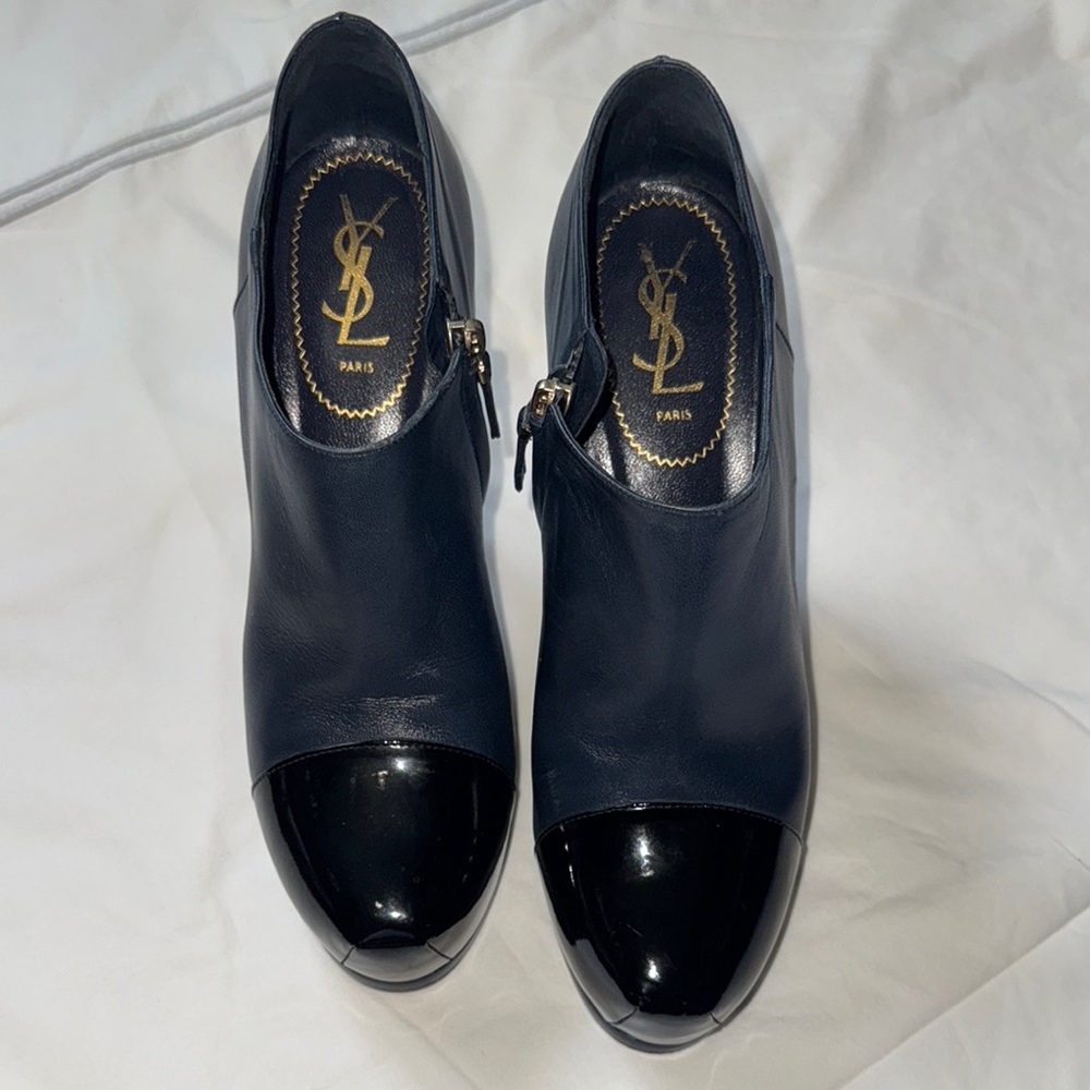 Yves Saint Laurent Black Heels Sleek Elegant Design